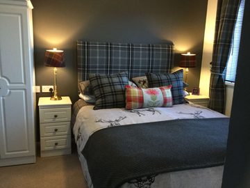 Cosy double bed room with ensuite shower